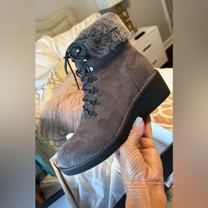 New inbox, Corkys gray boots